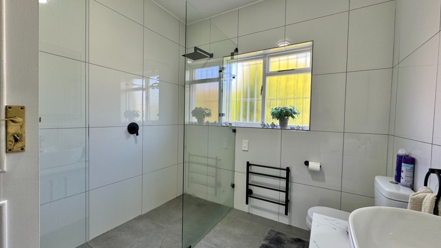 3 Bedroom Property for Sale in Roundhay Western Cape